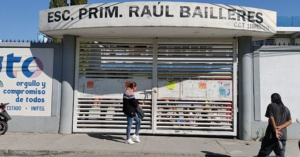 Denuncian abandono de primaria Raúl Bailleres de Silao